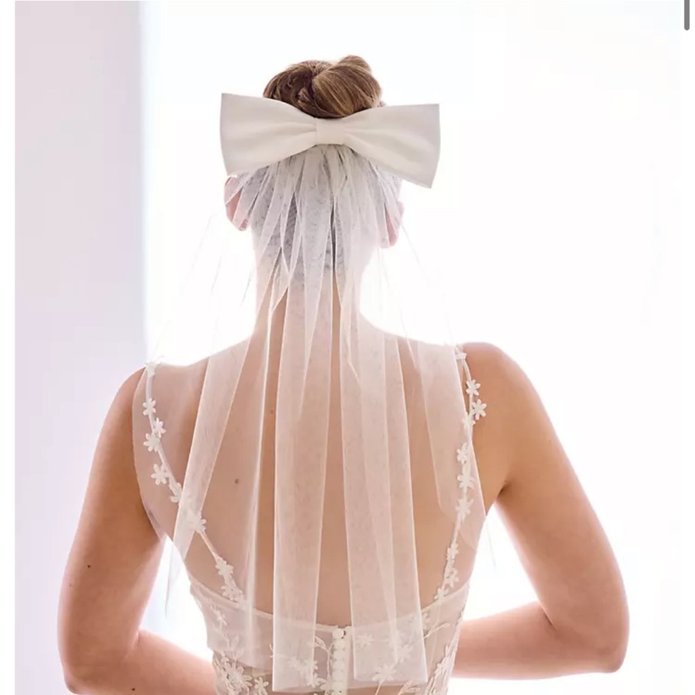 David’s bridal Tull veil with satin bow